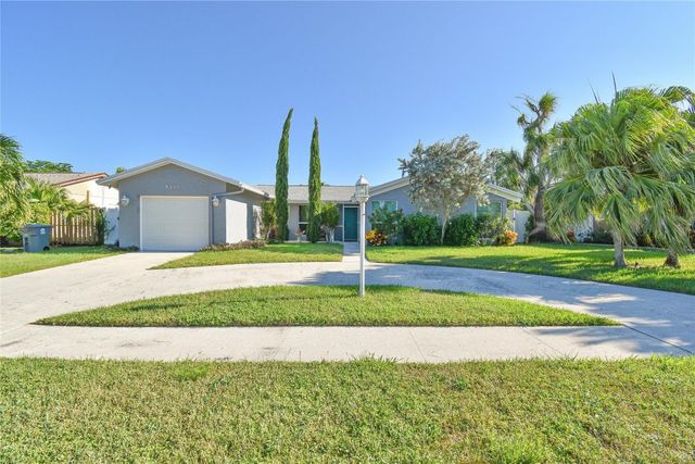 6550 Country Wood Way, Delray Beach, FL 33484