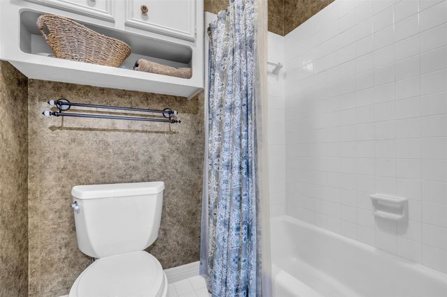 2018 Island Oak Street, Houston, TX 77062