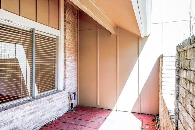 11677 Village Place Drive, Houston, TX 77077