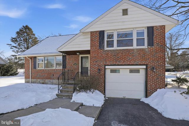 2300 GRING DR, West Lawn, PA 19609