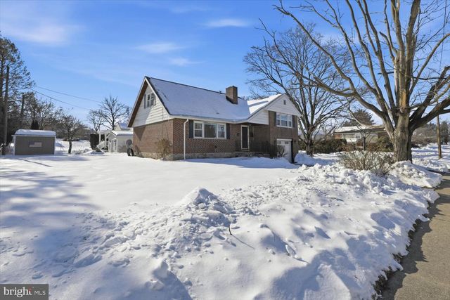 2300 GRING DR, West Lawn, PA 19609