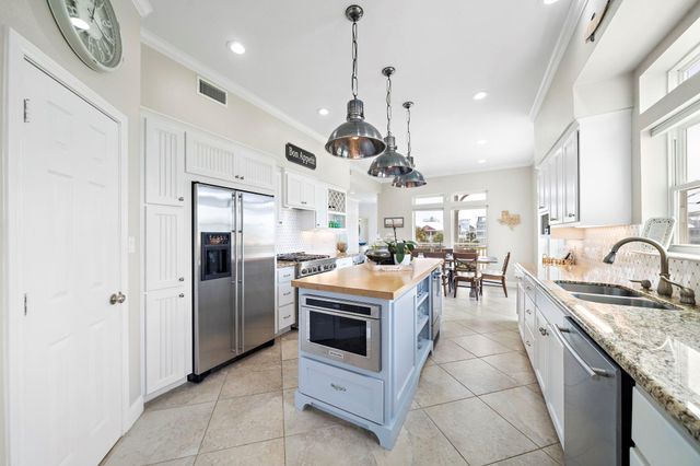 3830 Wentletrap, Galveston, TX 77554