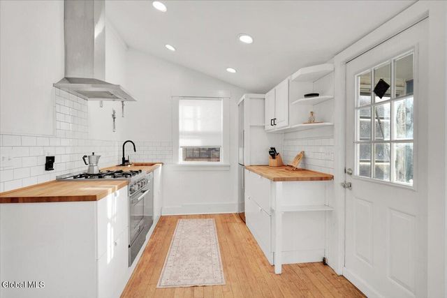 1095 Regent Street, Niskayuna, NY 12309