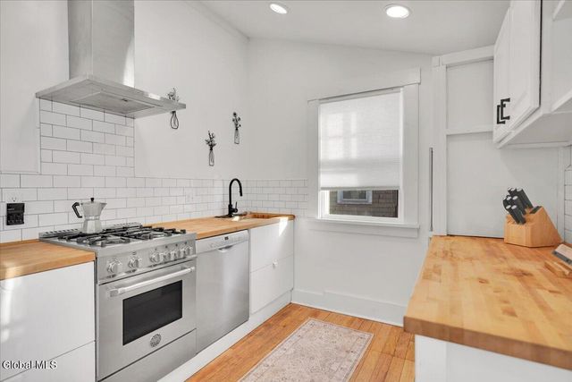1095 Regent Street, Niskayuna, NY 12309