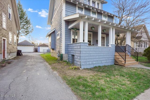 1095 Regent Street, Niskayuna, NY 12309