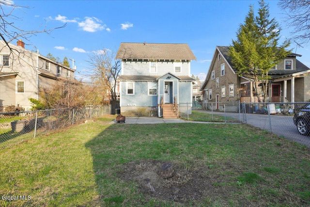 1095 Regent Street, Niskayuna, NY 12309
