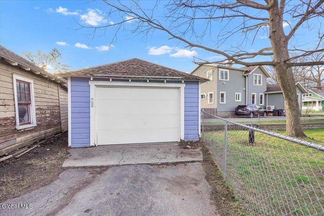 1095 Regent Street, Niskayuna, NY 12309