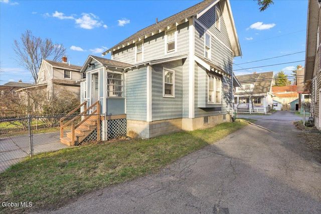1095 Regent Street, Niskayuna, NY 12309