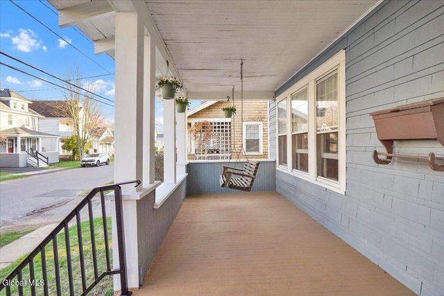 1095 Regent Street, Niskayuna, NY 12309