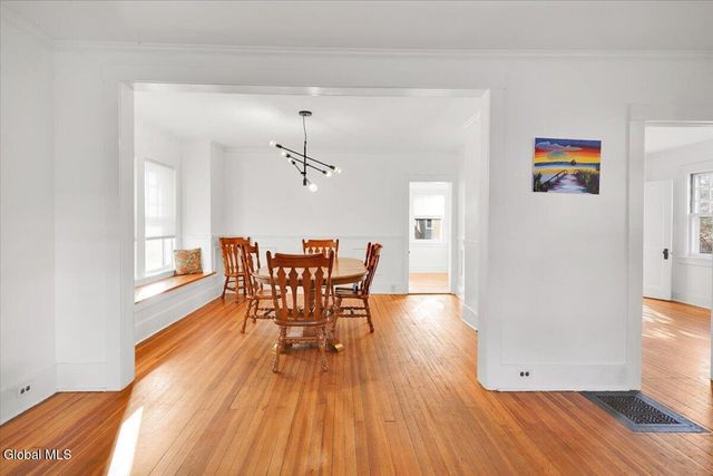 1095 Regent Street, Niskayuna, NY 12309