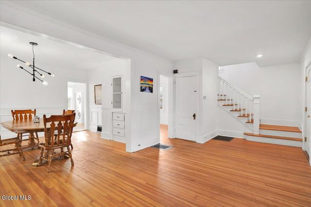 1095 Regent Street, Niskayuna, NY 12309