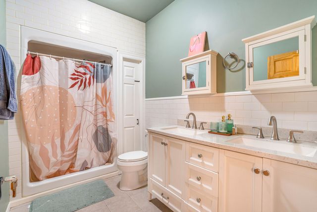 2719 W Pope John Paul II Drive, Chicago, IL 60632