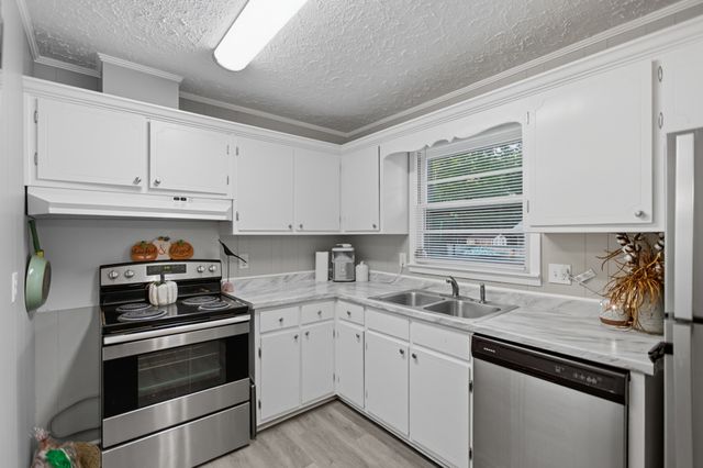 200 Hill St, Estill Springs, TN 37330