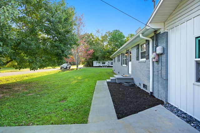 200 Hill St, Estill Springs, TN 37330