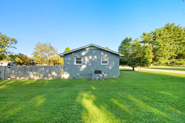 200 Hill St, Estill Springs, TN 37330