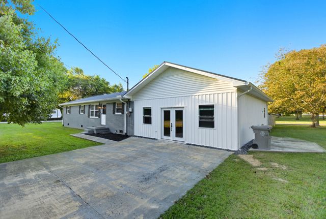 200 Hill St, Estill Springs, TN 37330