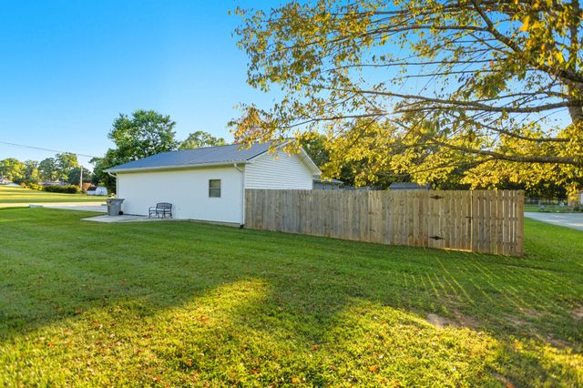 200 Hill St, Estill Springs, TN 37330
