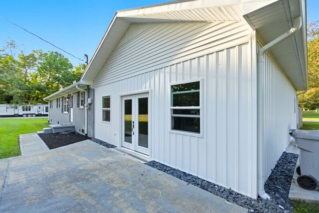 200 Hill St, Estill Springs, TN 37330