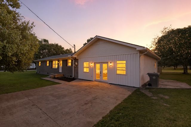 200 Hill St, Estill Springs, TN 37330