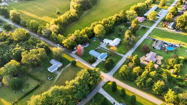 200 Hill St, Estill Springs, TN 37330