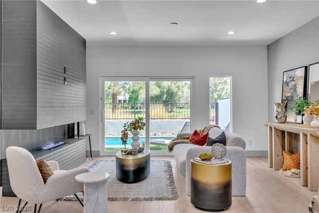 2861 Queens Courtyard Drive, Las Vegas, NV 89109