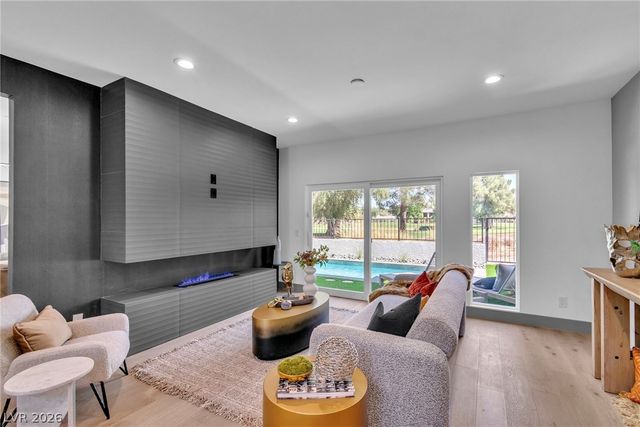 2861 Queens Courtyard Drive, Las Vegas, NV 89109