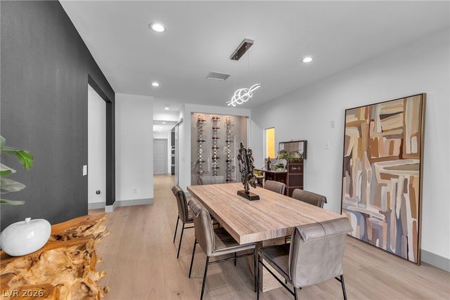 2861 Queens Courtyard Drive, Las Vegas, NV 89109