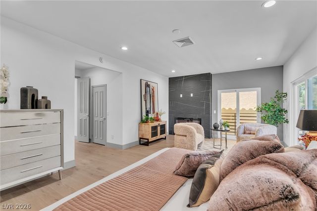2861 Queens Courtyard Drive, Las Vegas, NV 89109