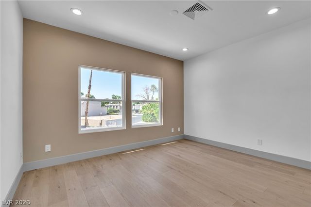 2861 Queens Courtyard Drive, Las Vegas, NV 89109