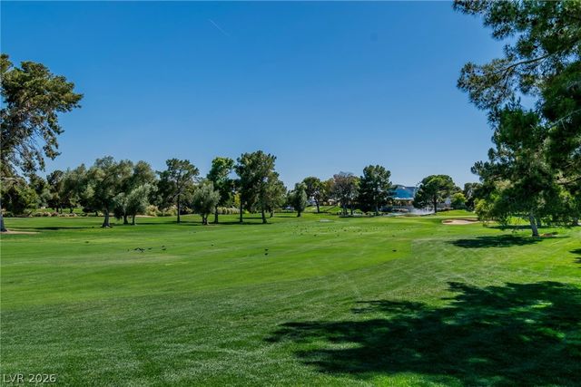 2861 Queens Courtyard Drive, Las Vegas, NV 89109