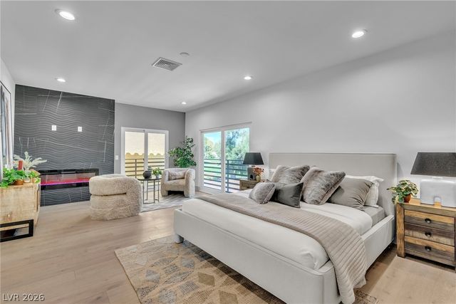 2861 Queens Courtyard Drive, Las Vegas, NV 89109