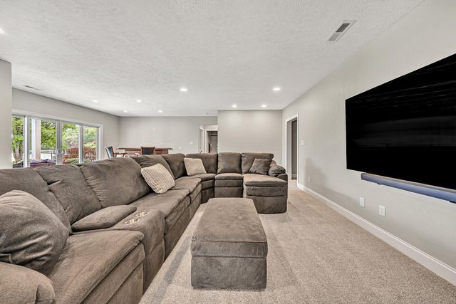 105 Inlet DR, Wirtz, VA 24184