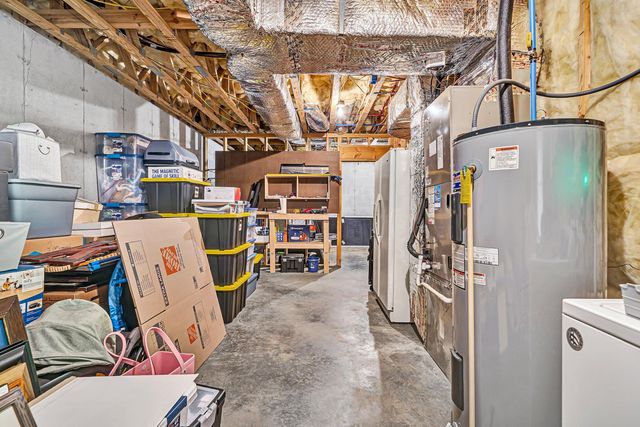105 Inlet DR, Wirtz, VA 24184