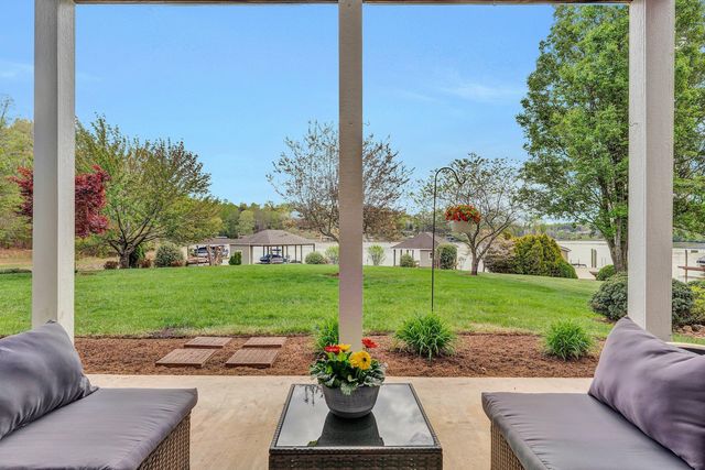 105 Inlet DR, Wirtz, VA 24184