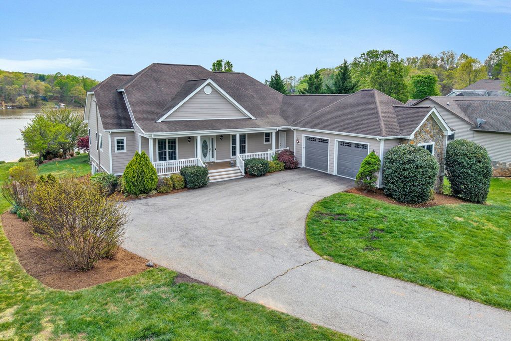 105 Inlet DR, Wirtz, VA 24184