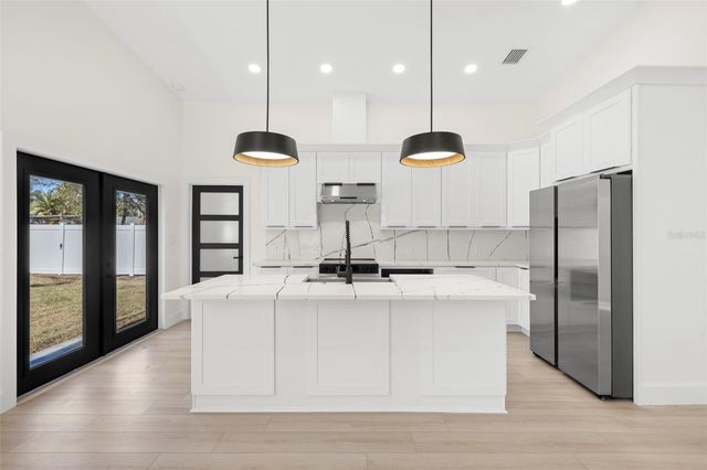 1901 43RD STREET S, St Petersburg, FL 33711