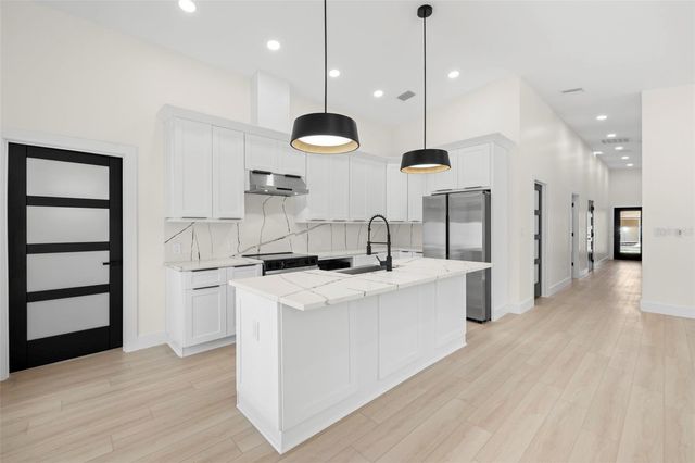 1901 43RD STREET S, St Petersburg, FL 33711