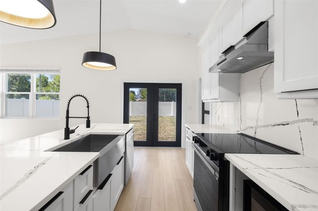 1901 43RD STREET S, St Petersburg, FL 33711