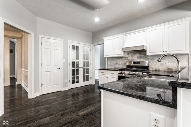 7821 Timber Run Court, Indianapolis, IN 46256