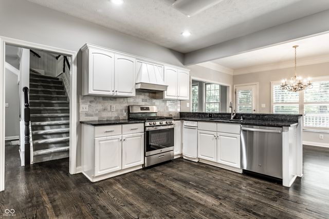 7821 Timber Run Court, Indianapolis, IN 46256