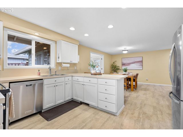 668 Ne 21ST Ave, Hillsboro, OR 97124