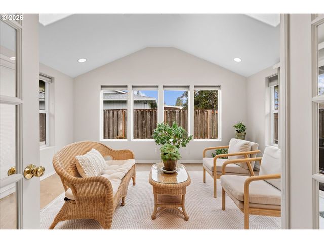 668 Ne 21ST Ave, Hillsboro, OR 97124