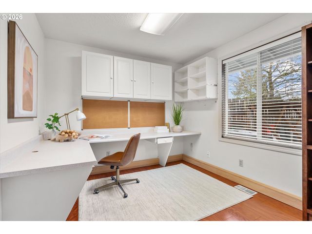 668 Ne 21ST Ave, Hillsboro, OR 97124