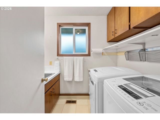 668 Ne 21ST Ave, Hillsboro, OR 97124