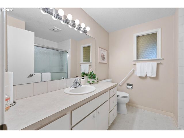 668 Ne 21ST Ave, Hillsboro, OR 97124