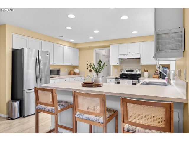 668 Ne 21ST Ave, Hillsboro, OR 97124