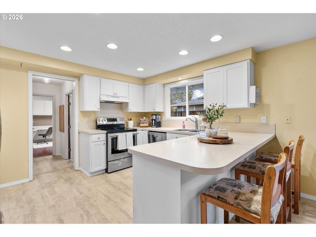 668 Ne 21ST Ave, Hillsboro, OR 97124