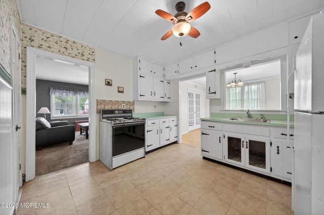 16 Oneida Avenue, Atlantic Highlands, NJ 07716