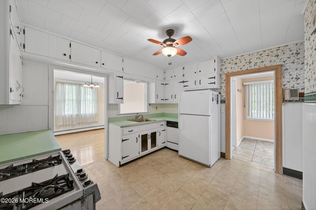 16 Oneida Avenue, Atlantic Highlands, NJ 07716