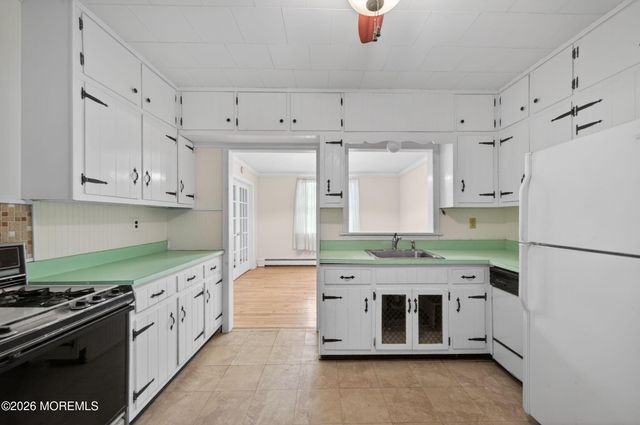16 Oneida Avenue, Atlantic Highlands, NJ 07716